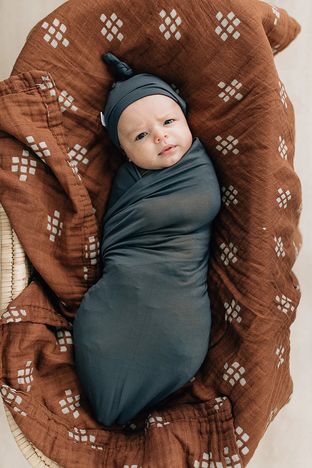 stretch swaddle - charcoal