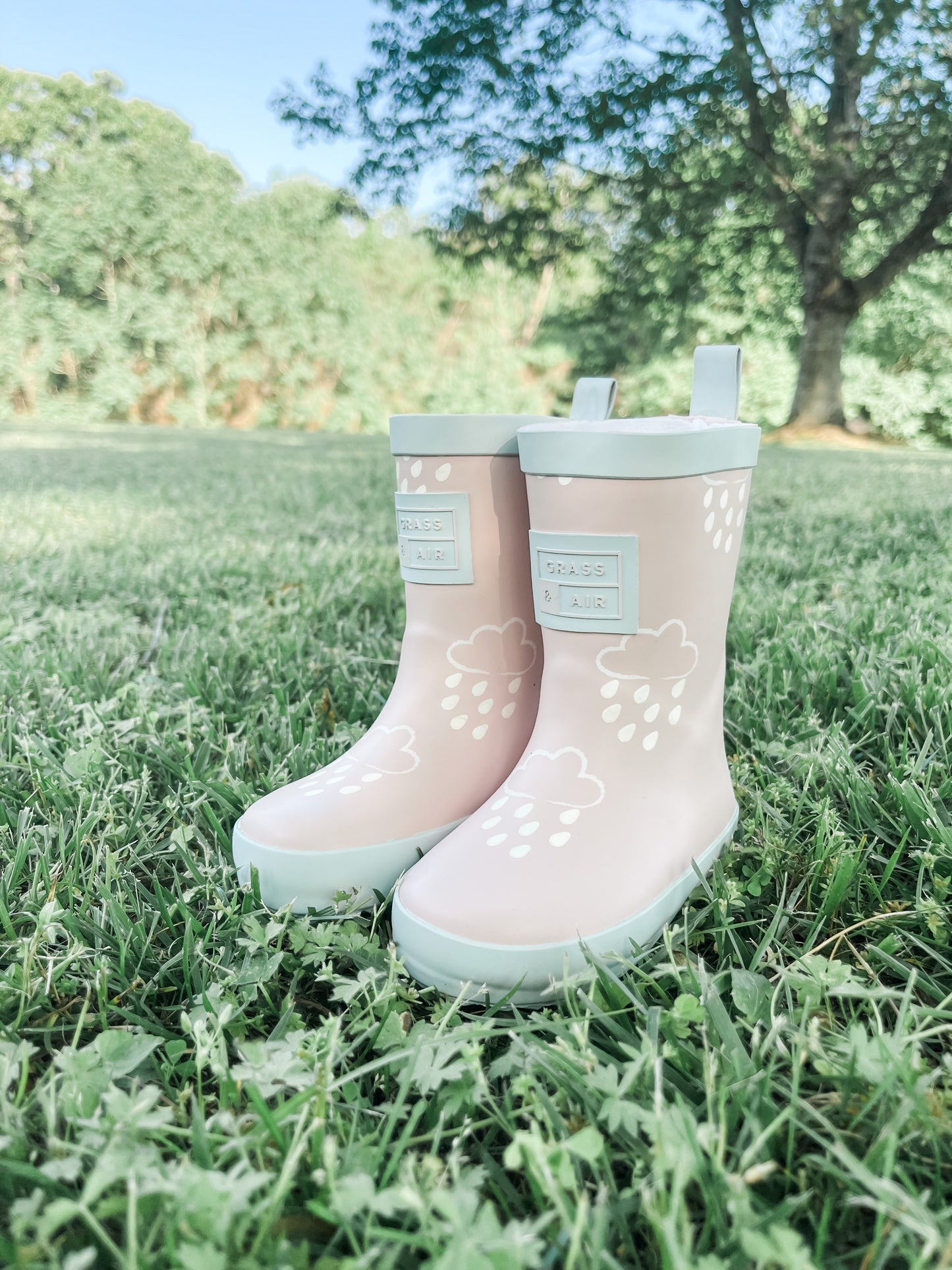 baby pink rain boots// color changing